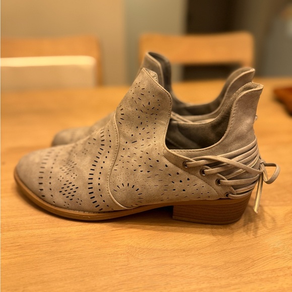 Elegant Perforated Women's Ankle Booties - Picture 2 of 6